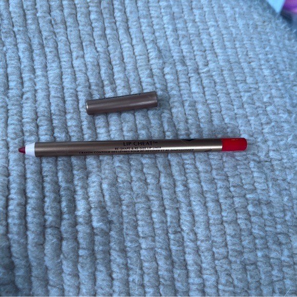 NEW Charlotte Tilbury Lip Cheat Lip Liner Kiss ‘N’ Tell. New! - Picture 2 of 2